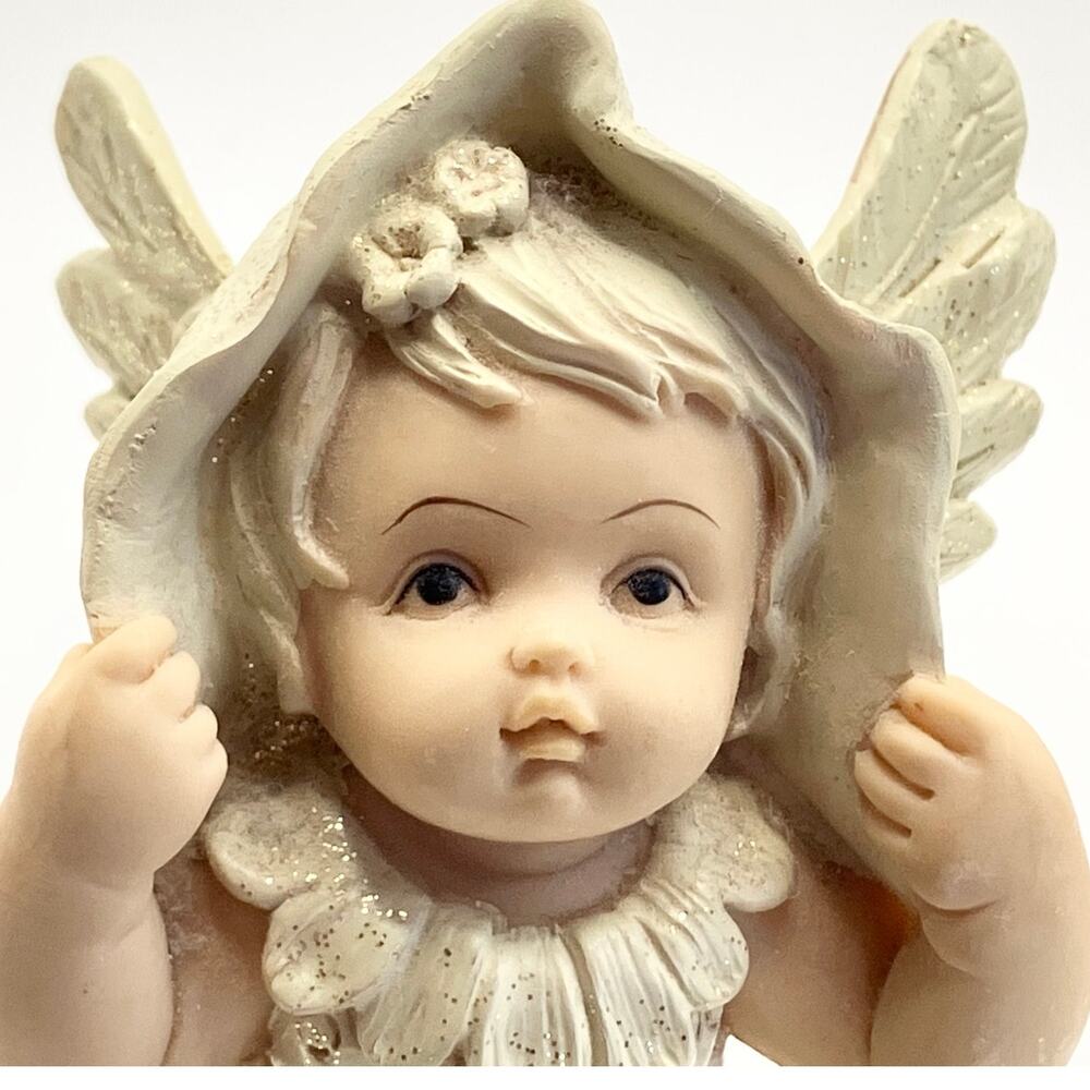 Vintage Baby Angel Figurine with‎ Wings Sitting on Leaf Base - Picture 2 of 6